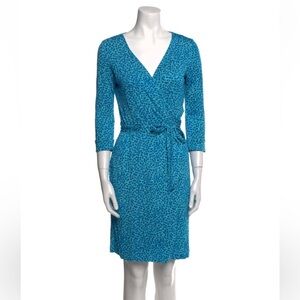 GUC Diane Von Furstenberg Classic Blue Print Wrap Dress with Cuffed 3/4 Sleeves